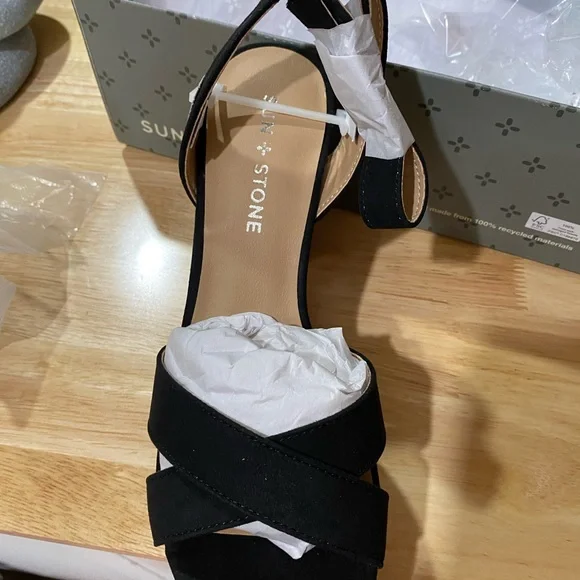 Sun + Stone block heel sandal - Picture 5 of 9